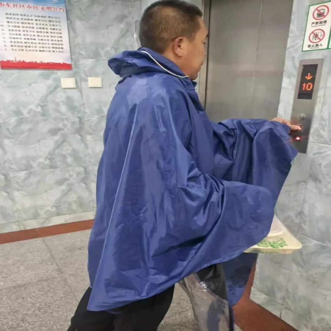 风雨中的逆行者——西城养老服务驿站温情守护显担当